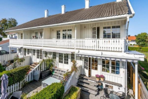 Sentralt i Stavern med gangavstand til strand